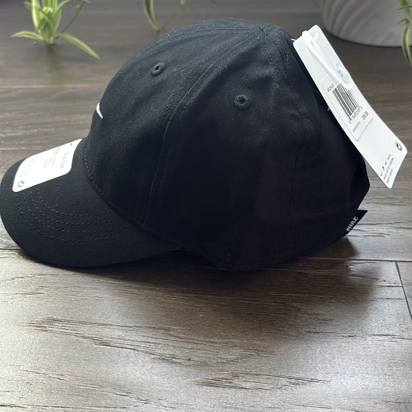 Nike Club Cap Nike swoosh embroidered logo,velcro back,6 vent panel, summer sun - Picture 4 of 10